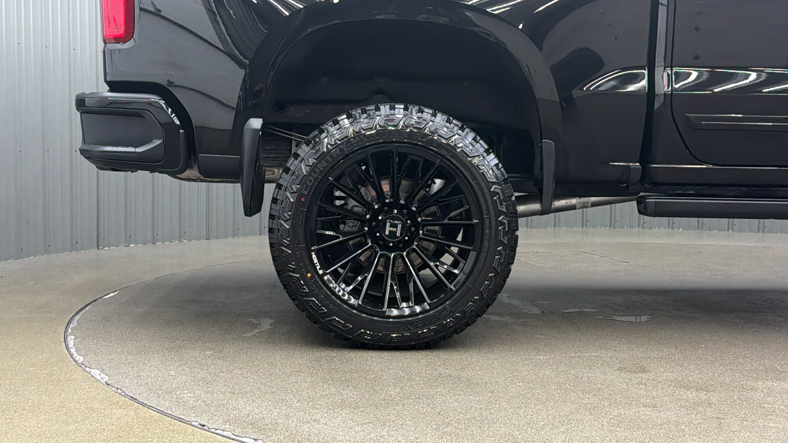 Used 2026 Chevrolet Silverado 1500 High Country w/ Midnight Edition AWD/4WD image 12