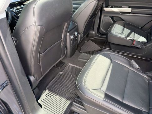Used 2022 Ford Explorer Limited w/ Equipment Group 301A RWD image 46