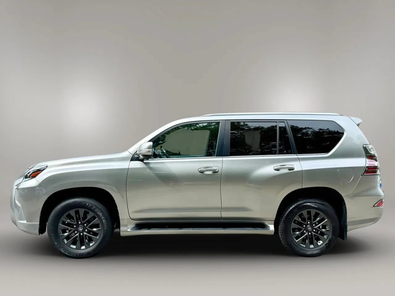Used 2021 Lexus GX 460 Premium w/ Premium Package AWD/4WD image 2