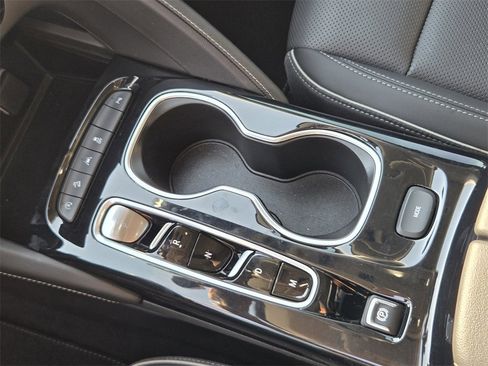 Used 2023 Buick Envision Essence image 18