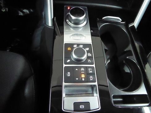 Used 2017 Land Rover Discovery HSE image 17