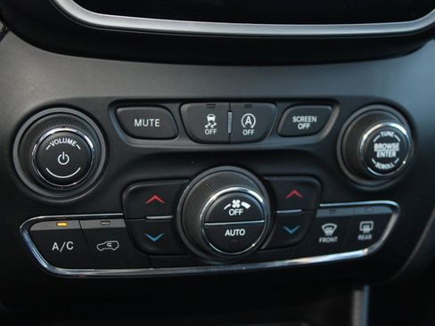 Used 2019 Jeep Cherokee Limited w/ Trailer Tow Group image 16