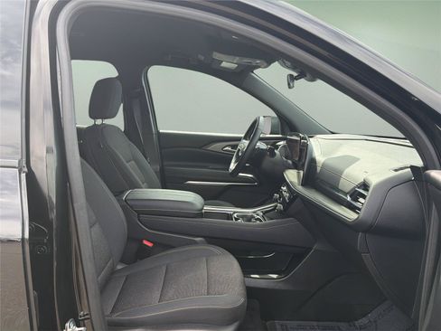 Used 2025 Chevrolet Traverse LT AWD/4WD image 13