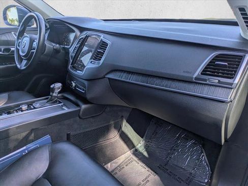 Used 2020 Volvo XC90 T5 Momentum image 21