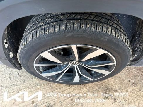 Used 2025 Volkswagen Atlas Cross Sport SEL Premium R-Line AWD/4WD image 4