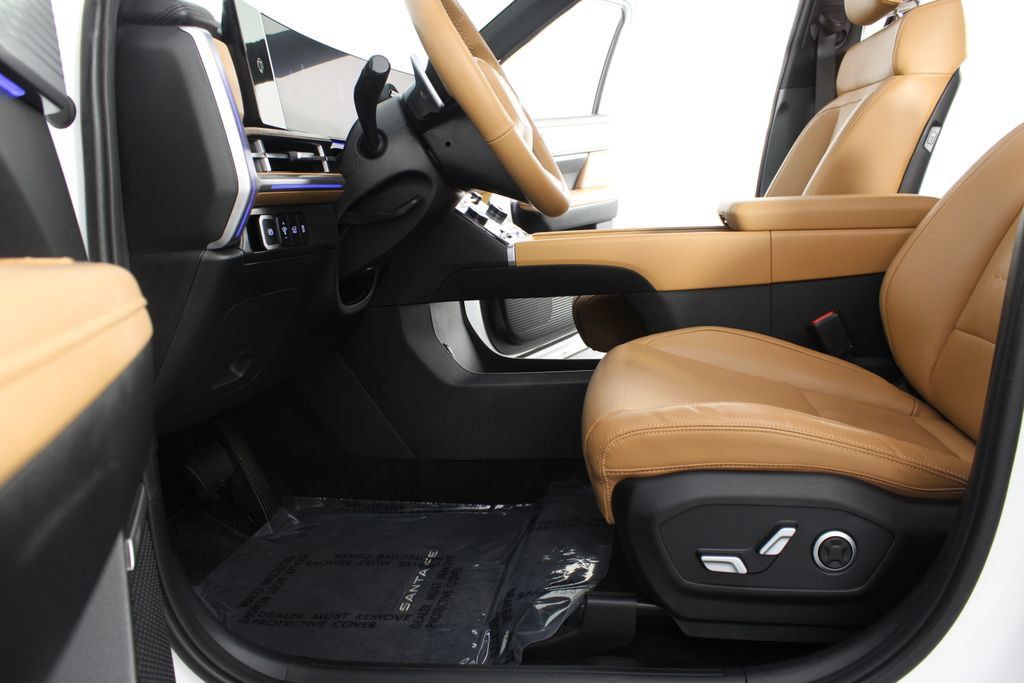Used 2025 Hyundai Santa Fe Limited AWD/4WD image 19
