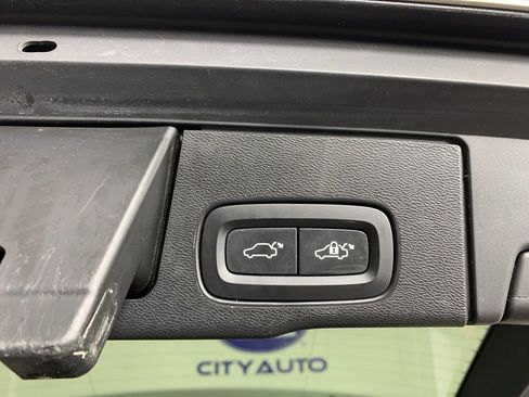 Used 2019 Volvo XC60 T5 Momentum w/ Premium Package image 36