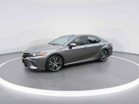 Certified 2019 Toyota Camry SE FWD image 4