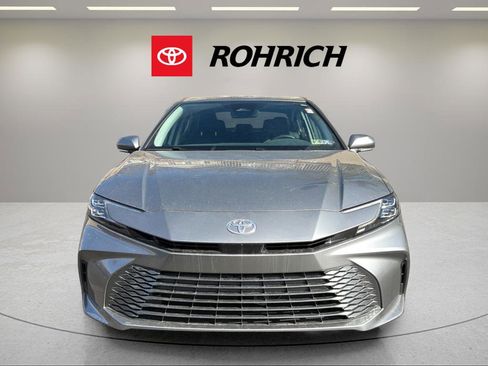 Used 2025 Toyota Camry XLE image 2