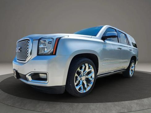 Used 2017 GMC Yukon Denali AWD/4WD image 2