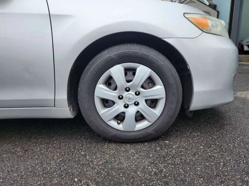 Used 2010 Toyota Camry image 23