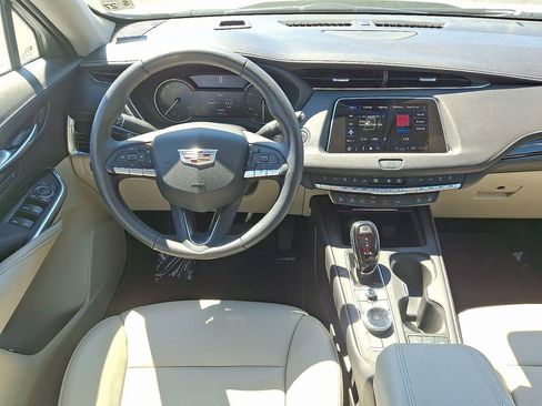 Used 2022 Cadillac XT4 Premium Luxury w/ Enhanced Visibility Package FWD image 12