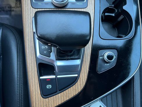 Used 2017 Audi Q7 2.0T Premium AWD/4WD image 32