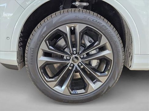 Certified 2025 Audi Q7 3.0T Premium Plus w/ Premium Plus Package image 9