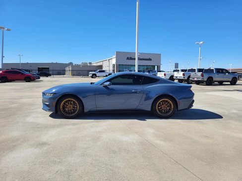 Used 2024 Ford Mustang Premium image 2