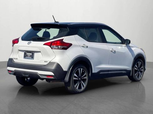 Used 2018 Nissan Kicks SR image 2