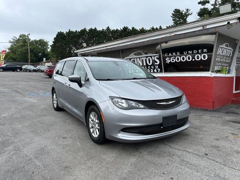 Used 2021 Chrysler Voyager LX FWD image 1