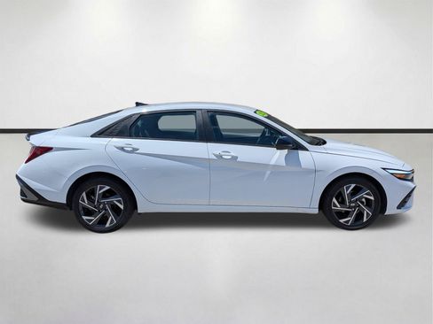 Used 2025 Hyundai Elantra SEL FWD image 3