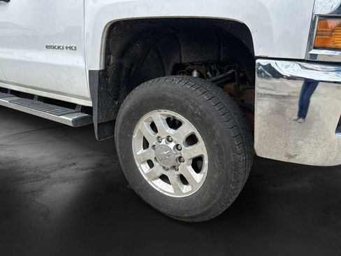 Used 2015 Chevrolet Silverado 2500 LT AWD/4WD image 3