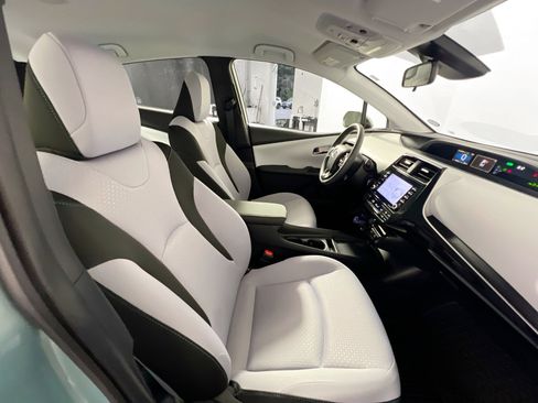 Used 2022 Toyota Prius LE FWD image 31