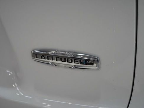 Used 2020 Jeep Cherokee Latitude Plus w/ Cold Weather Group image 12