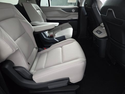 New 2026 Lincoln Navigator L Reserve AWD/4WD image 19