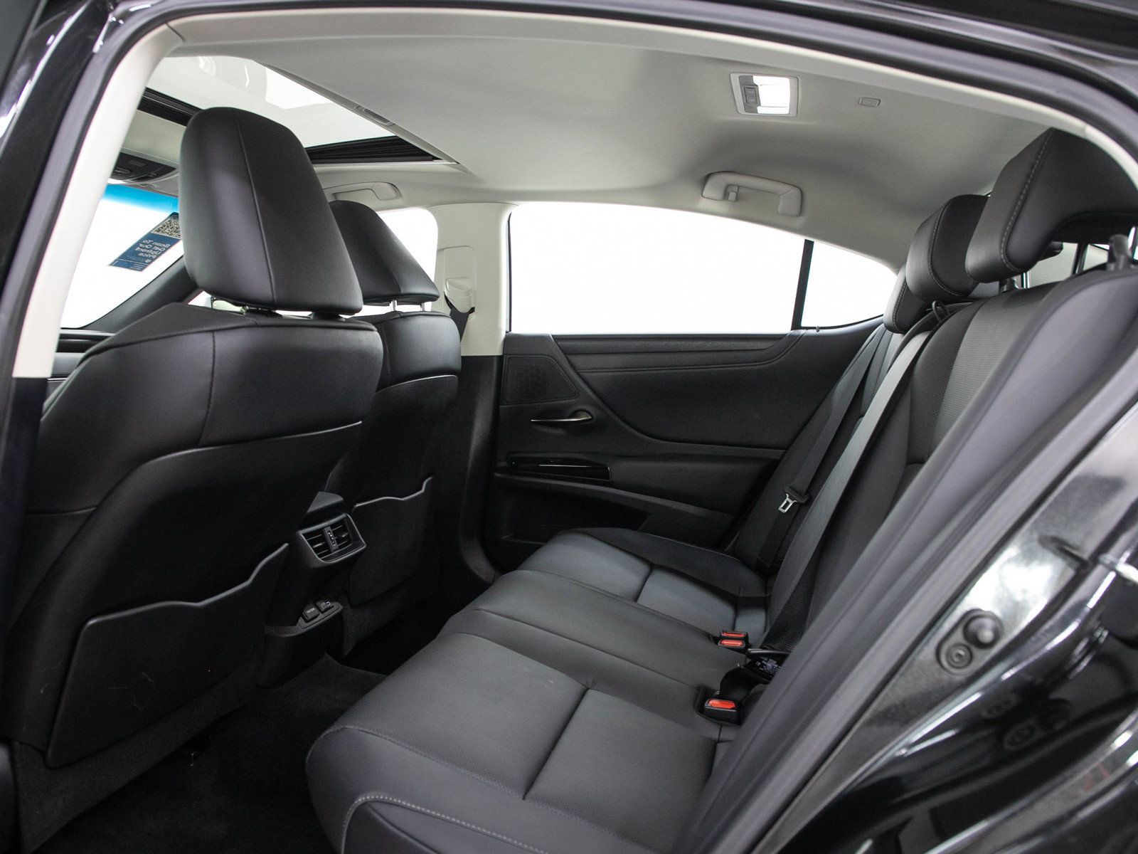 Used 2025 Lexus ES 300h FWD image 13