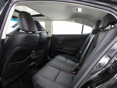 Used 2025 Lexus ES 300h FWD image 13