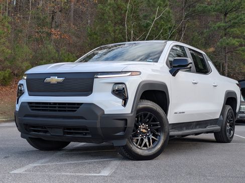 Used 2024 Chevrolet Silverado EV W/T image 4