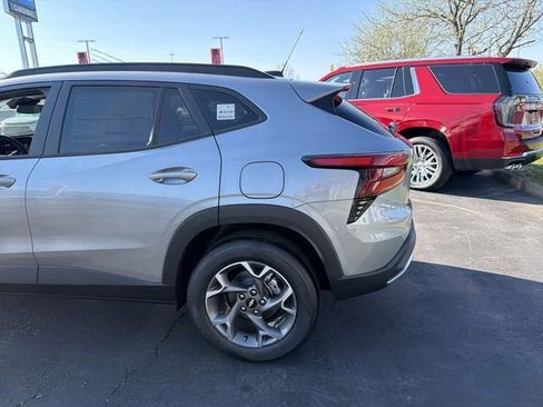 New 2026 Chevrolet Trax LT FWD image 7