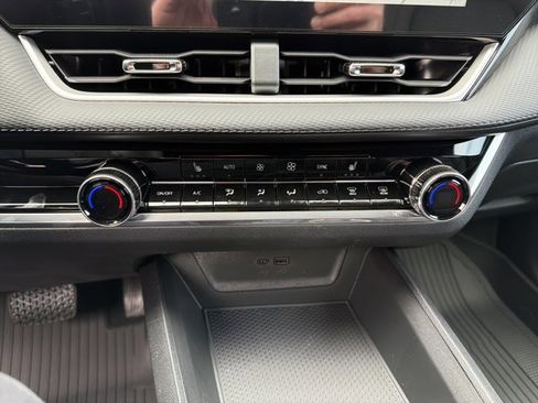 New 2026 Chevrolet Equinox LT image 18