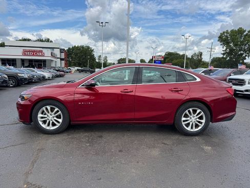 Used 2018 Chevrolet Malibu LT FWD image 2