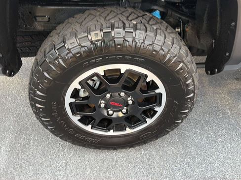 Certified 2025 Toyota Tacoma TRD Off-Road w/ TRD Off Road Upgrade Package AWD/4WD image 38