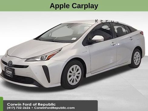 Used 2020 Toyota Prius LE image 3