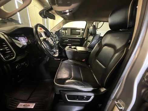 Used 2019 RAM 1500 Laramie AWD/4WD image 4