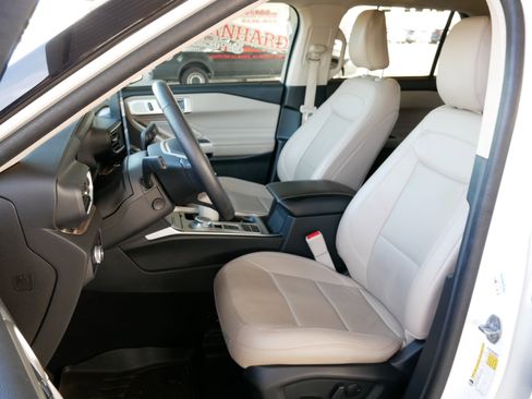 Used 2023 Ford Explorer Limited w/ Limited Technology Package image 2