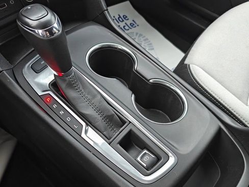 Used 2019 Chevrolet Equinox LT image 32