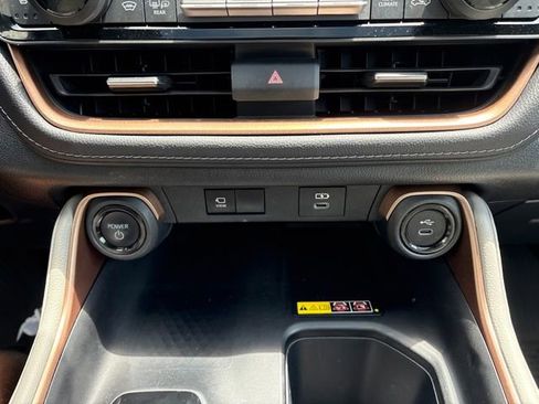 Used 2024 Toyota Grand Highlander AWD Hybrid image 17