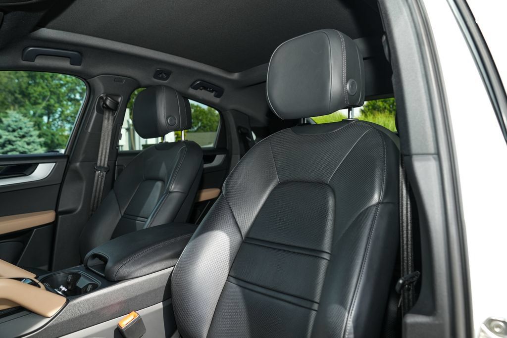 Certified 2024 Porsche Cayenne Coupe AWD/4WD image 21