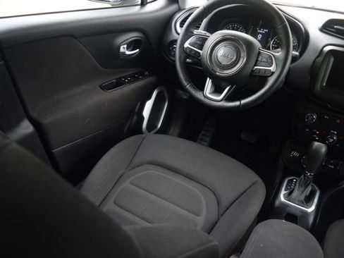 Used 2019 Jeep Renegade Latitude w/ Cold Weather Group AWD/4WD image 2