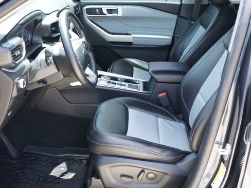 Used 2022 Ford Explorer XLT w/ Equipment Group 202A RWD image 9