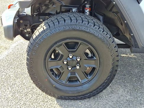 Certified 2021 Jeep Gladiator Mojave image 28