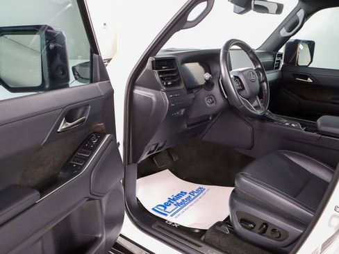 Used 2024 Lexus GX 550 w/ Accessory Package (Z1) image 3