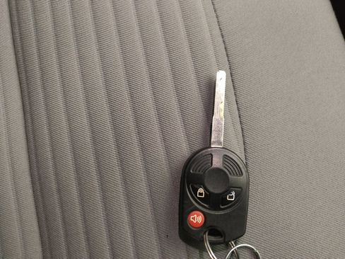 Used 2018 Ford Escape SE w/ SE Sport Appearance Package image 32