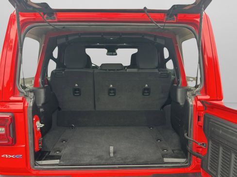 Used 2024 Jeep Wrangler Sahara image 39