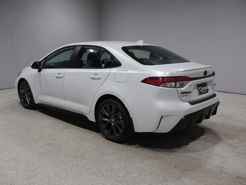 Used 2026 Toyota Corolla SE FWD image 4