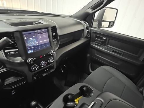 Used 2024 RAM 3500 Tradesman w/ Chrome Appearance Group AWD/4WD image 25