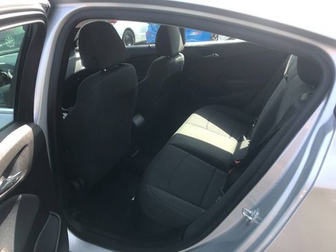 Used 2018 Chevrolet Cruze LT FWD image 10