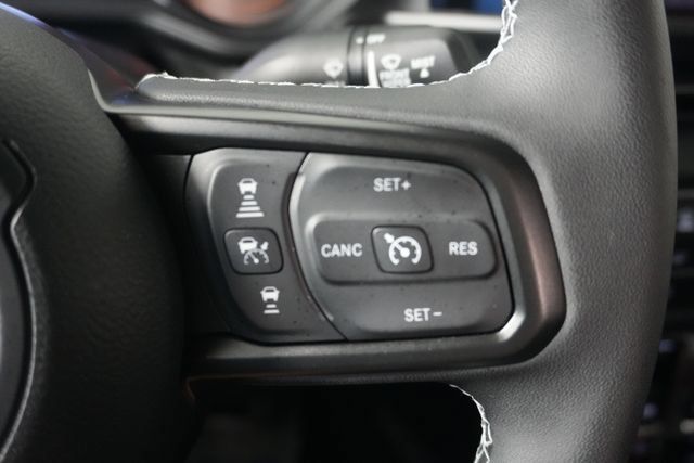 Used 2025 Jeep Wrangler Sport AWD/4WD image 15