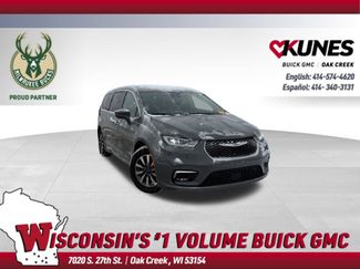 Used 2022 Chrysler Pacifica Touring-L w/ Uconnect Theater Family Group video 1